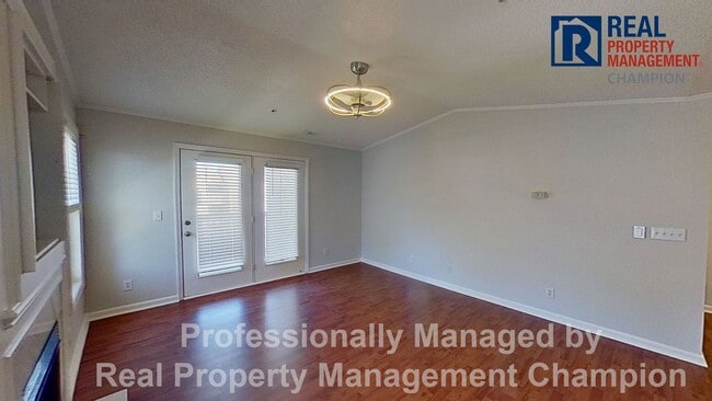 Foto del edificio - Spacious 3rd Floor Condo w/Split Bedrooms