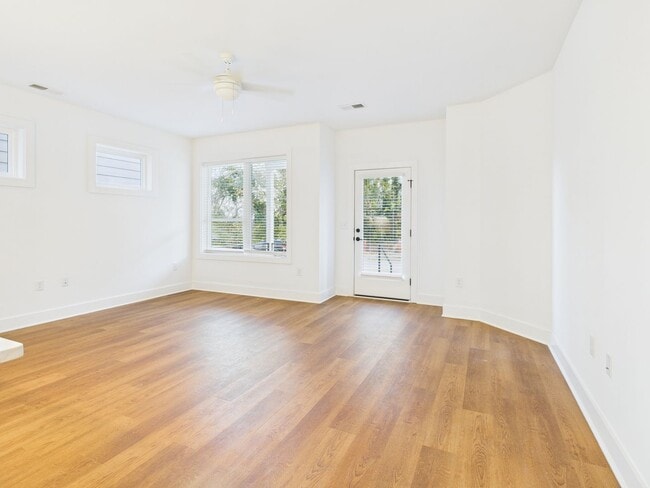 Photo - 913 Bainbridge St Apartment