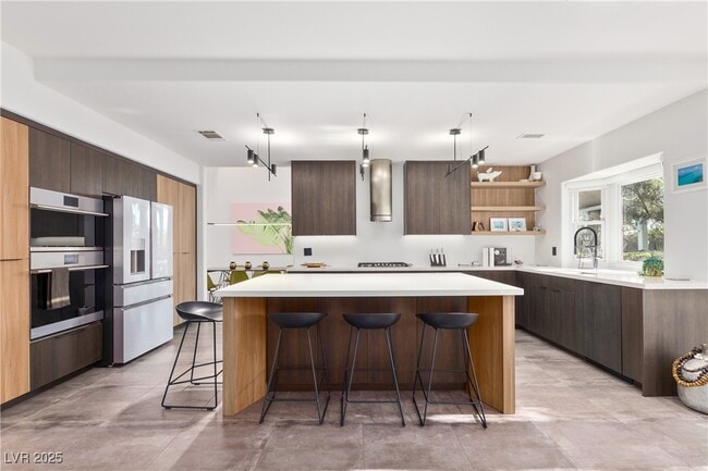 Building Photo - 9301 St James Cir