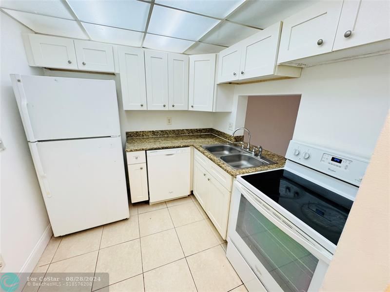 Primary Photo - 2800 NW 56th Ave
