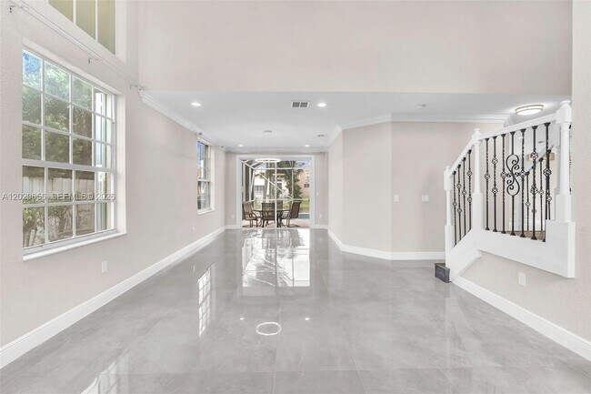 Foto del edificio - 15891 NW 15th Ct