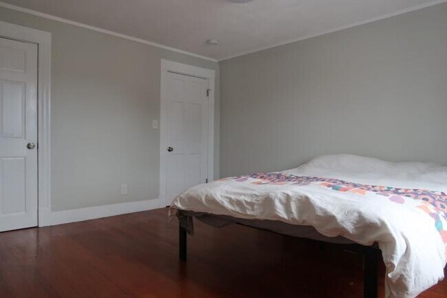 Building Photo - 3 bedroom in Wakefield MA 01880