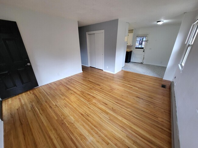 Building Photo - 512 Combs Terrace