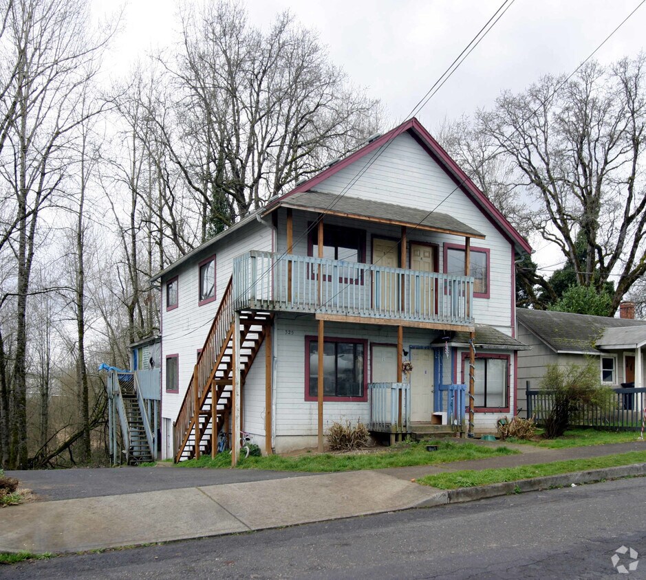 Primary Photo - 325 SE Everett St