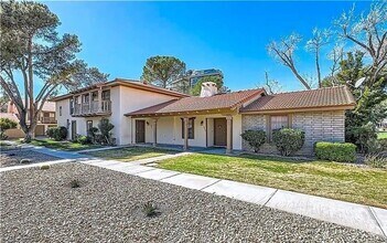 Building Photo - 3045 Pinehurst Dr