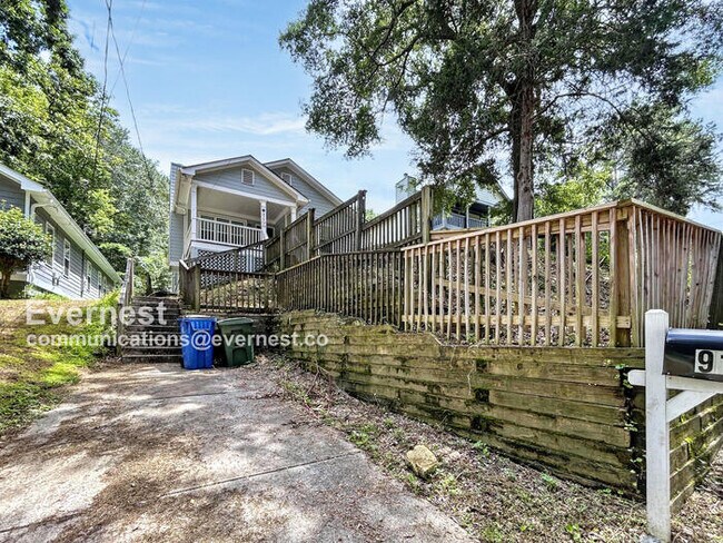 Foto del edificio - 915 Ridge Ave NW