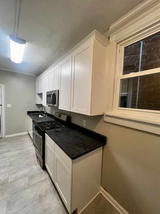 Building Photo - 2309 Grove Ave