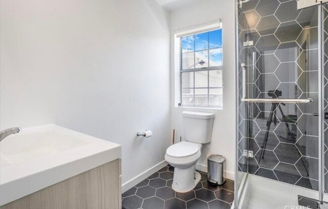 Photo - 2481 S Bundy Dr House