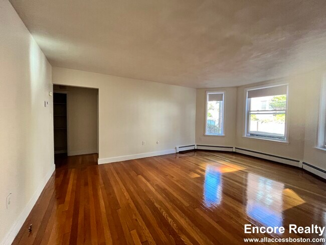 Building Photo - 309 Tappan St