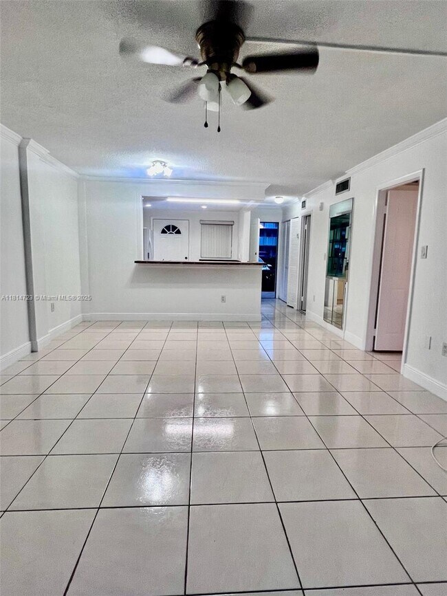 Foto del edificio - 3750 NE 169th St