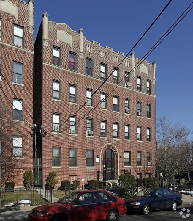 Primary Photo - 462-478 Bramhall Ave