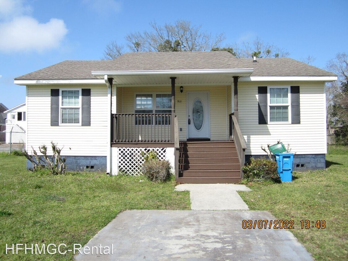 3 br, 1.5 bath House 901 School Avenue House Rental in Pascagoula