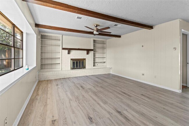 Foto del edificio - 8203 Schaffer Ln
