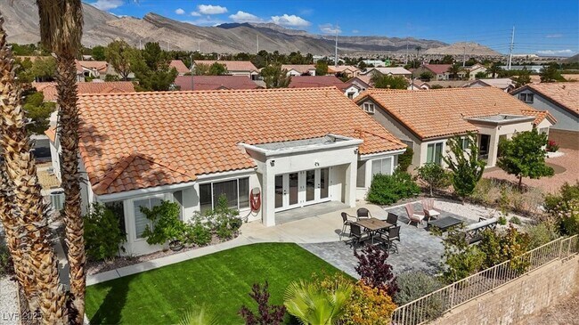 Foto del edificio - 3024 Lotus Hill Dr