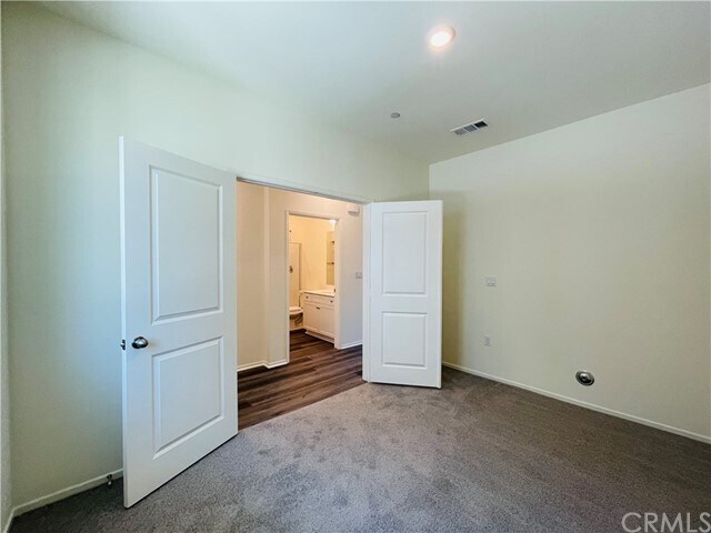 Foto del edificio - 24744 W 5th St