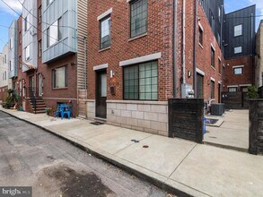 Building Photo - 1012 S Randolph St