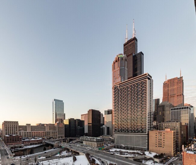 Foto del edificio - 235 W Van Buren St