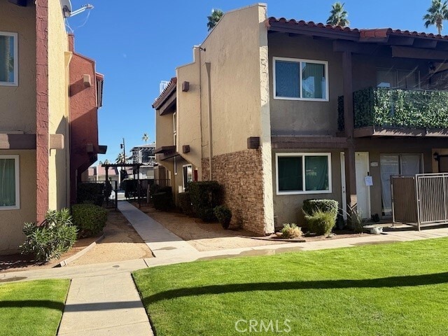 Foto del edificio - 51080 Eisenhower Dr
