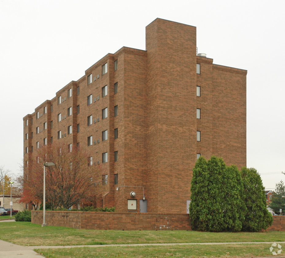 Building Photo - Trowbridge Manor