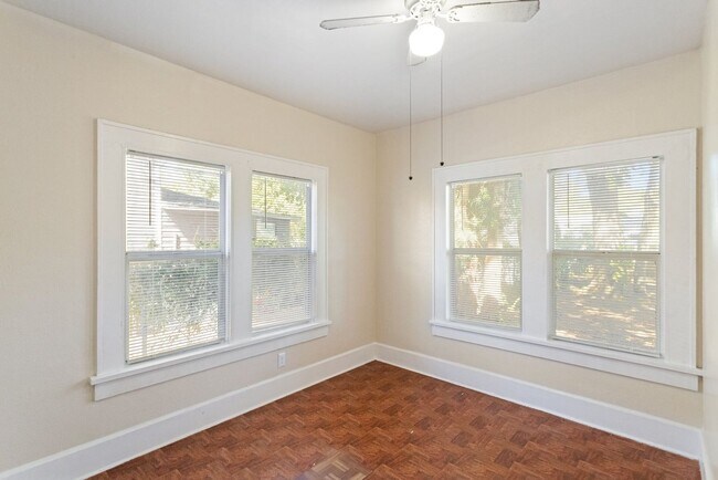 Foto del edificio - Cute 2bdrm/1bath Bungalo ** Section 8 OK ** Ready March 15