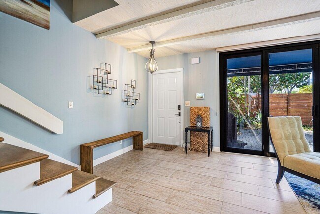Building Photo - 801 Palm Trail