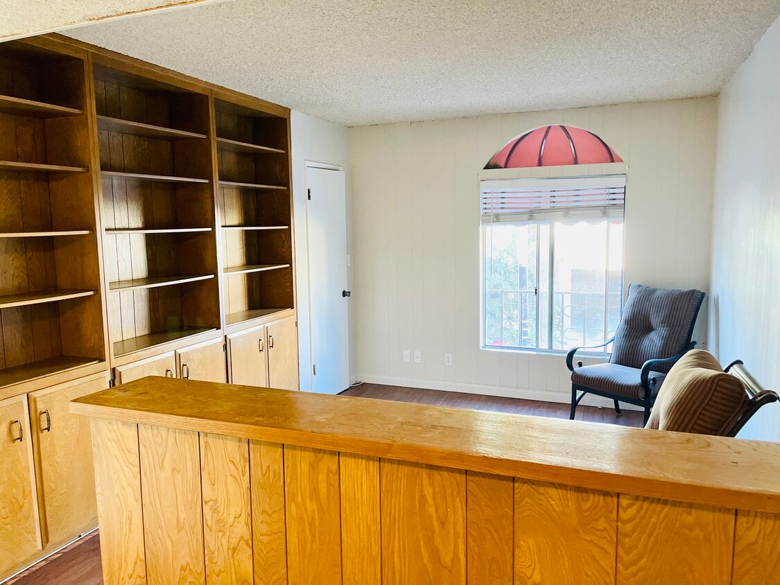 Primary Photo - 2120 La Canada Crest Dr