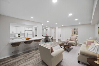 Building Photo - 357 N Post Oak Ln