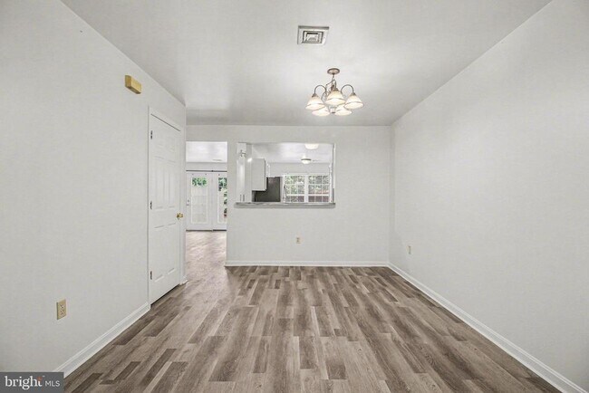 Foto del edificio - 6437 Terrace Ct