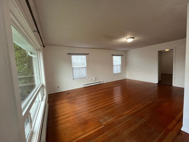 Building Photo - Adorable 2 Bedroom Home, Conveniently Located Across from Intel Aloha Campus!