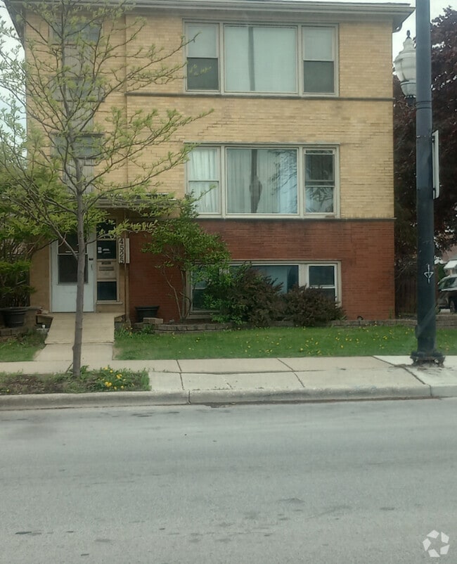 Building Photo - 4525 W Marquette Rd