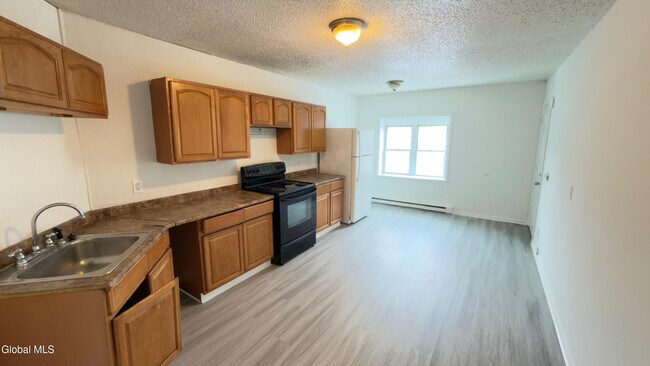 Foto del edificio - 3132 6th Ave