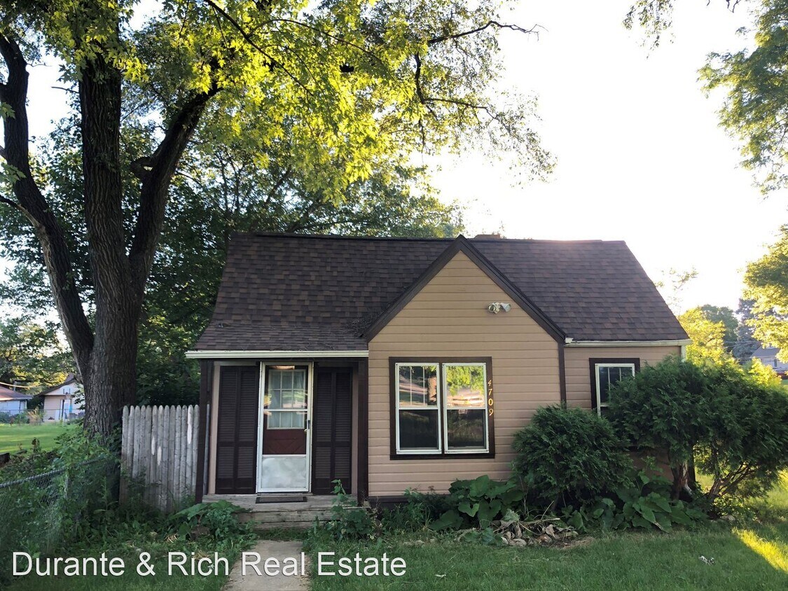 Primary Photo - 2 br, 1 bath House - 4709 E. Hilltop Drive