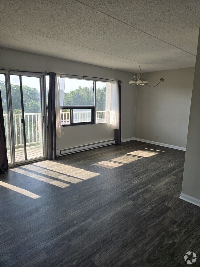Building Photo - 411 Ellerdale St
