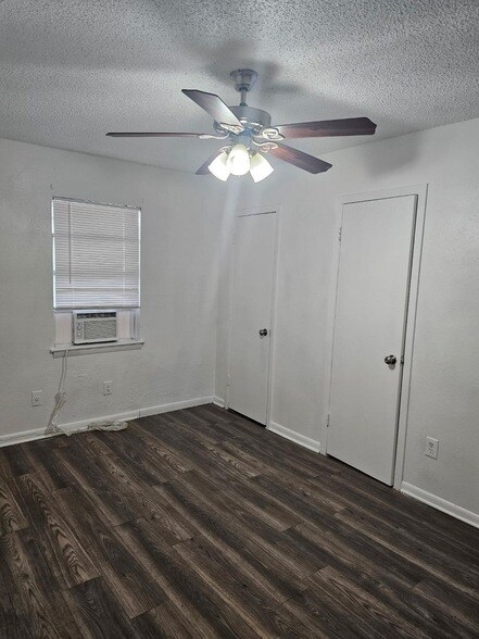 Foto del edificio - 1215 N Elm St