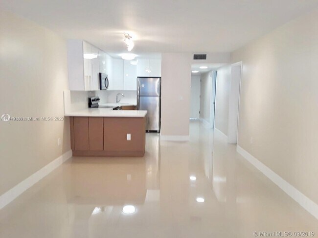 Building Photo - 10230 Collins Ave