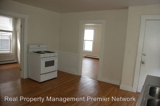 Building Photo - 305 Cedar St