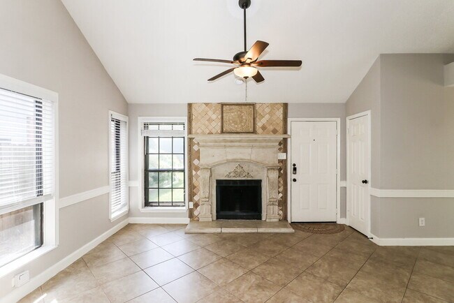 Foto del edificio - 4210 Hawk Meadow Dr
