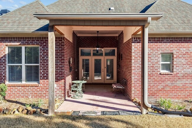 Building Photo - Looking for one-level living in one of Chelsea’s most-loved communities!