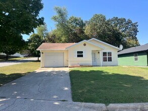 Building Photo - 101 Highlands Ct