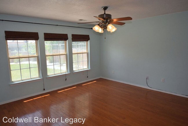 Foto del edificio - 4 br, 3 bath House - 10004 Petra Ct NE
