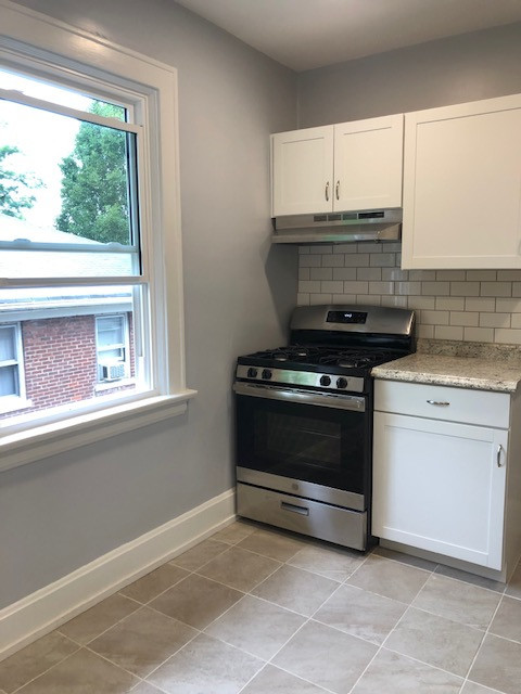 Building Photo - 4214/4216 Beech Street
