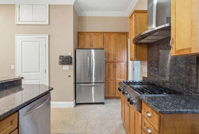 Building Photo - 9 Worthington St