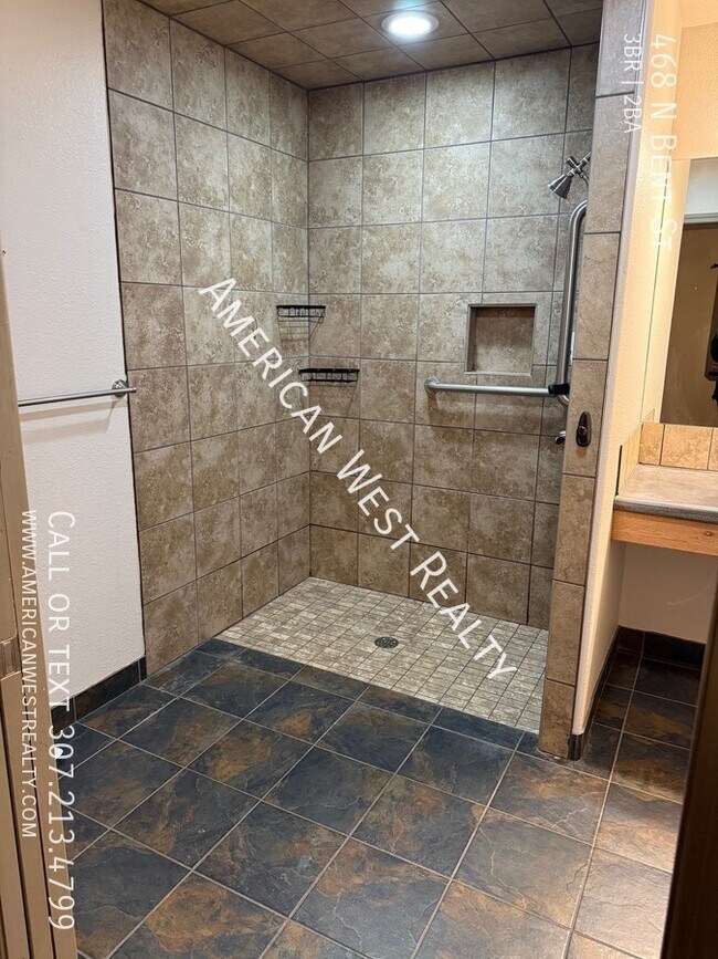 Foto del edificio - 468 N Bent St