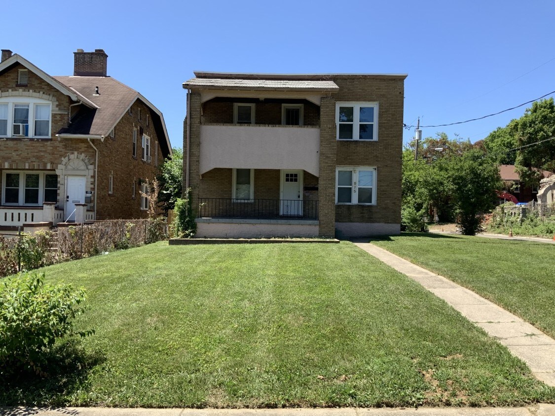 Primary Photo - 975 Burton Ave