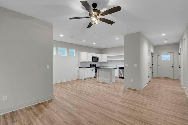 Foto del edificio - 1932 E Village Estates Dr