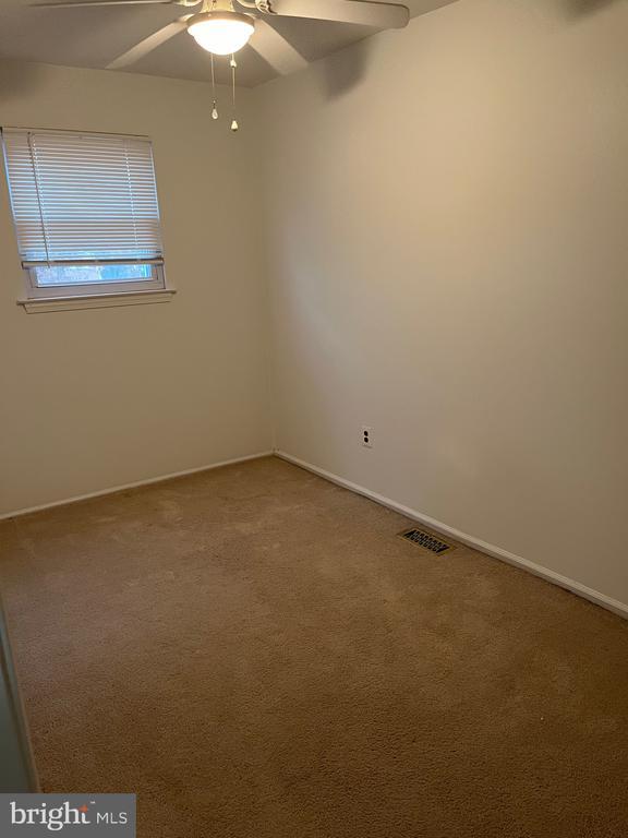 Foto del edificio - 629 Village Ln.