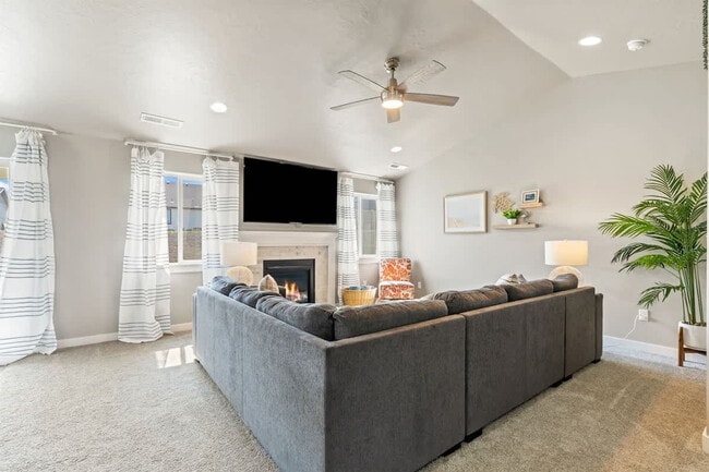 Building Photo - 16730 Suffolk Ave