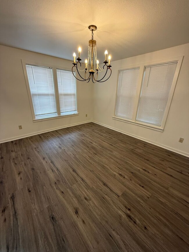 Building Photo - *Coming Soon*  2 Bedroom 1 bath home with ...