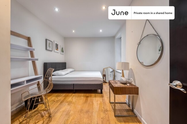 Building Photo - Private bedroom in 4 bed/2 bath Home
