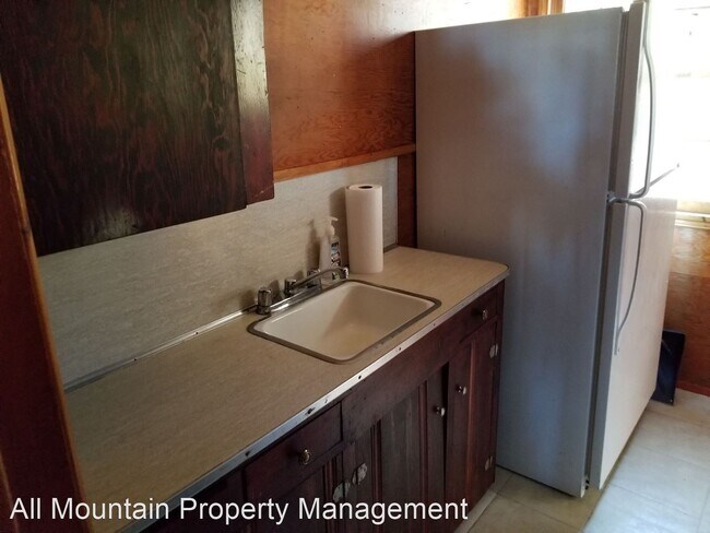 Foto del edificio - 39981 Hillcrest Dr